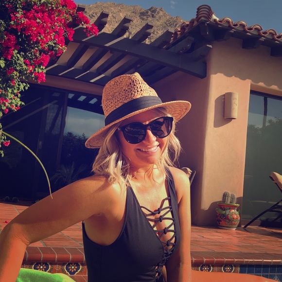 Meet your Posher, Ashley - Picture 2 of 3